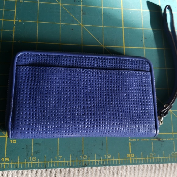 Coach wristlet - Picture 2 of 4